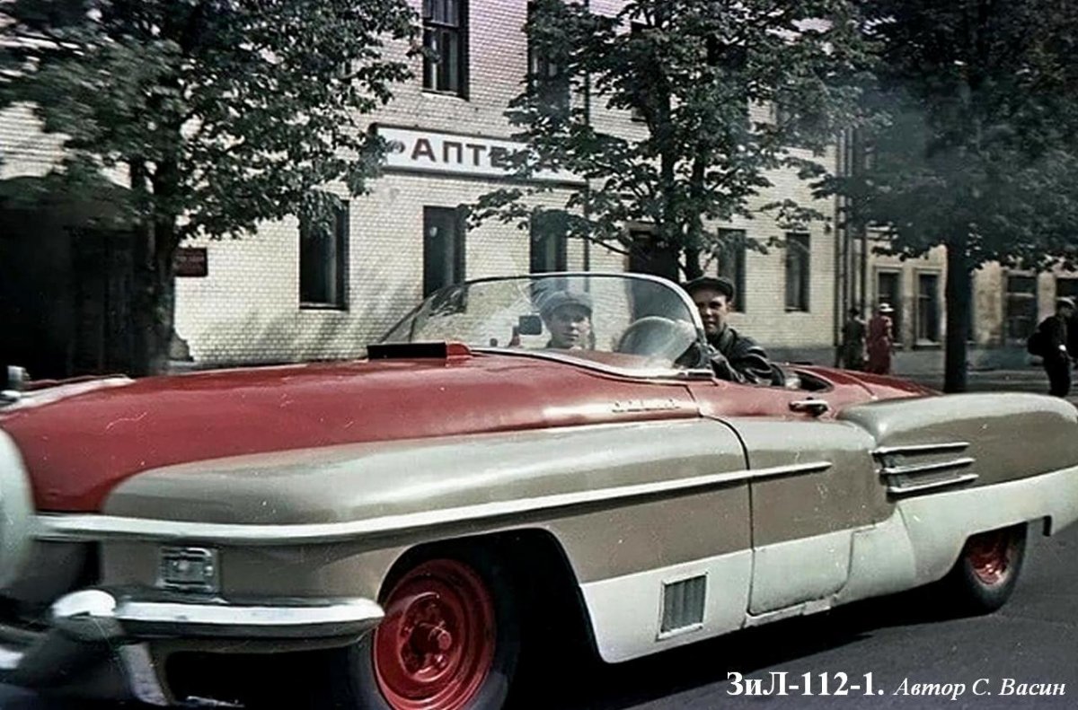 Машина ЗИС 112