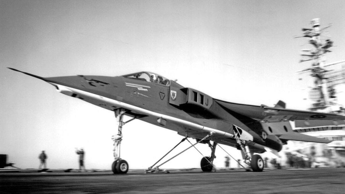 Опытный палубный истребитель-бомбардировщик Sepecat Jaguar m