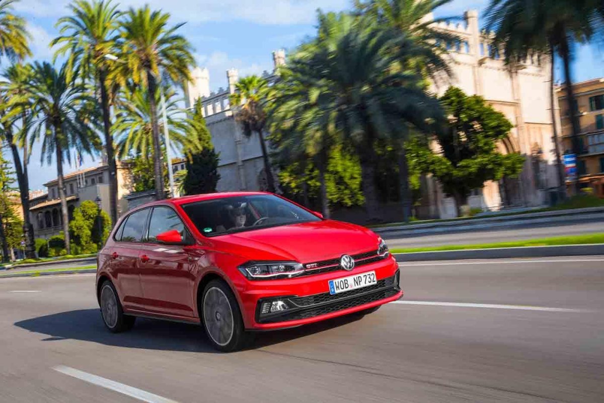 Volkswagen Polo mk6 хэтчбек