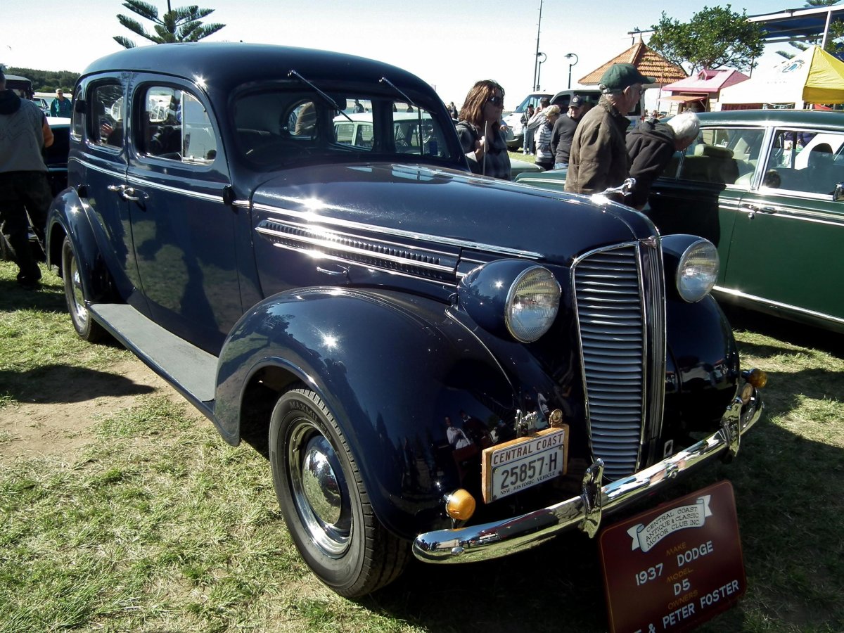 Dodge 1937 sedan
