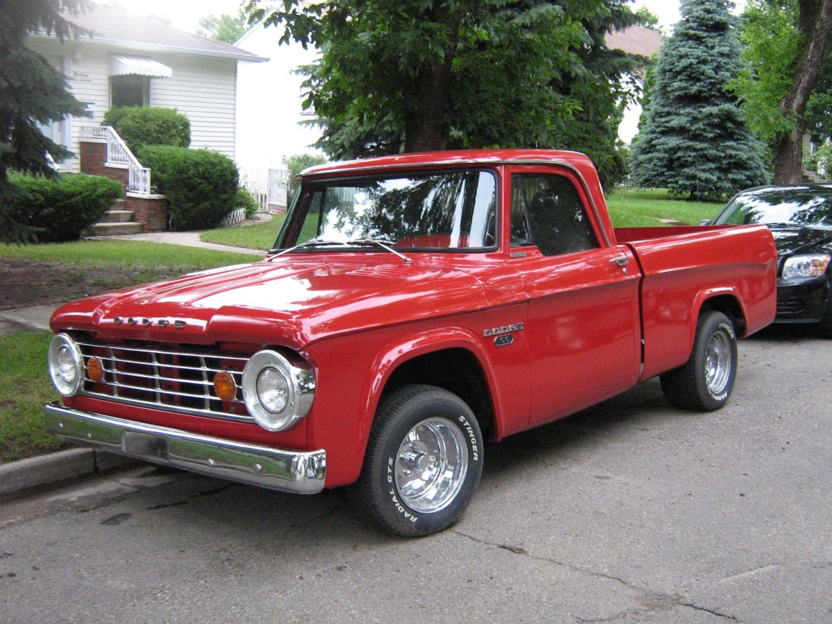 Dodge d700