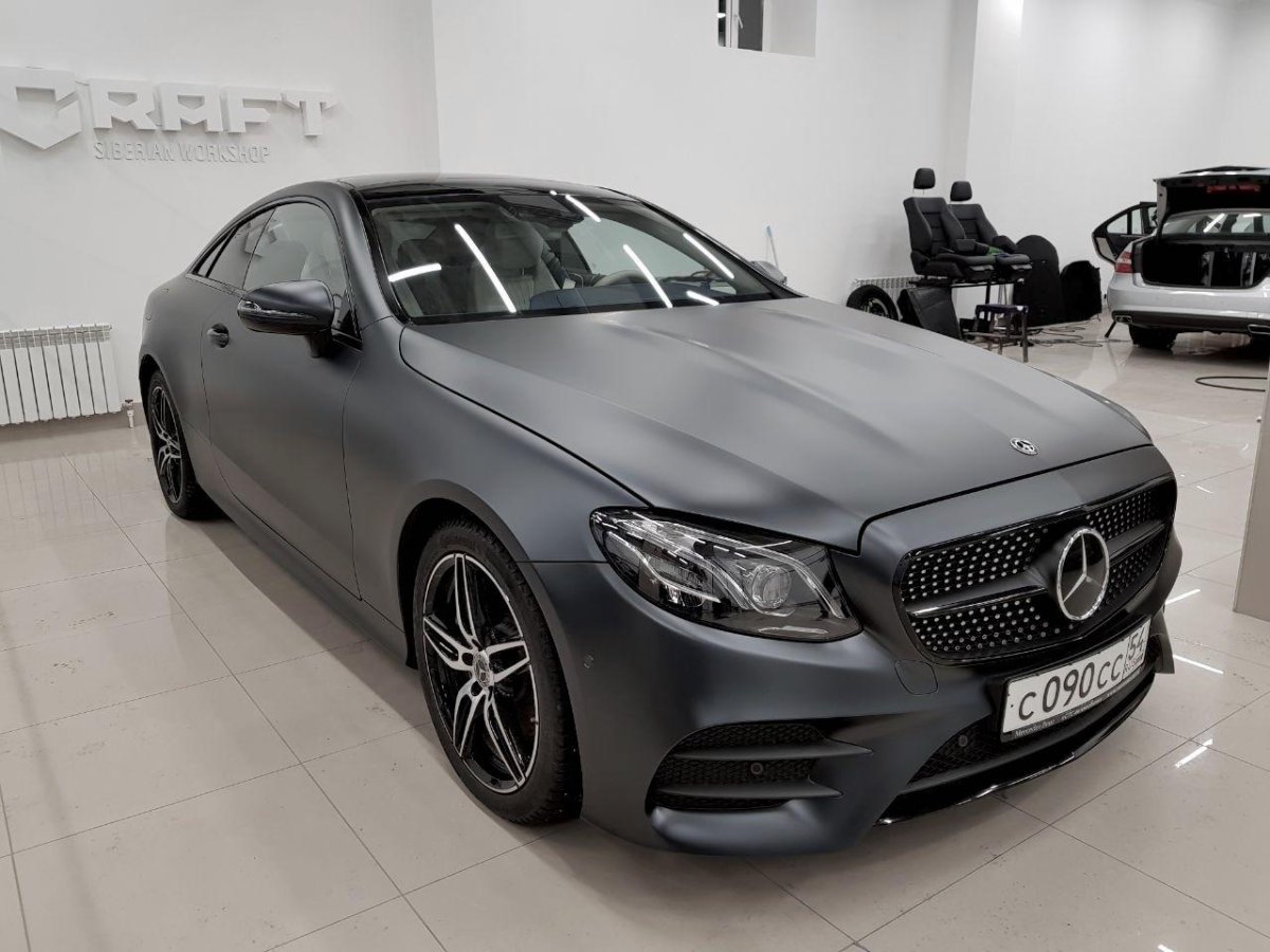 Мерседес е200 серый матовый цвет