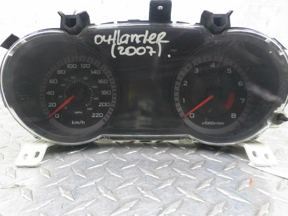 Mitsubishi Outlander 3 приборная панель