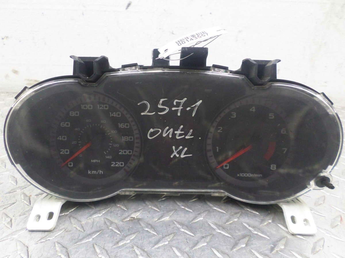 Панель приборов Mitsubishi Outlander