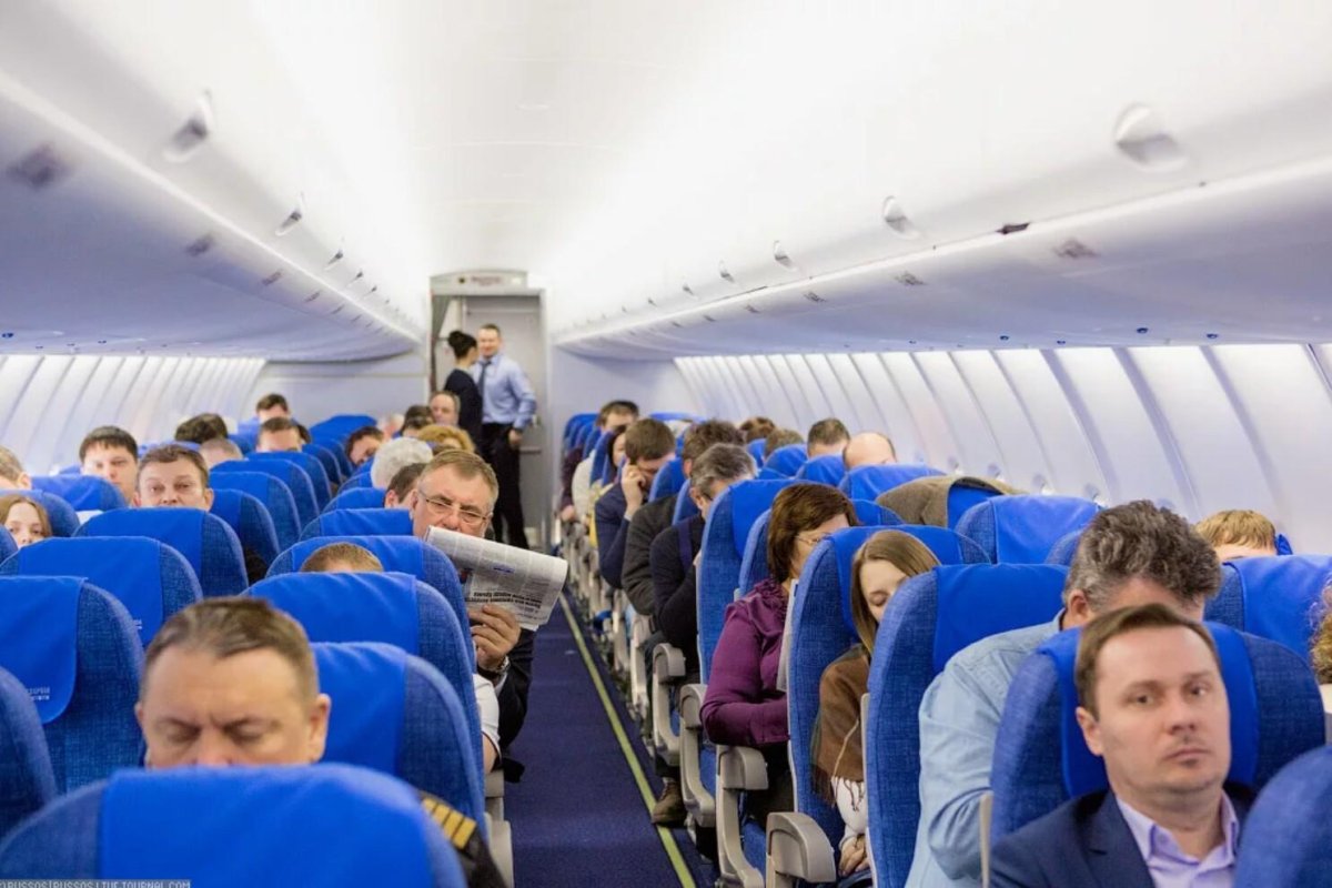 Самолёт Суперджет 100 Газпромавиа