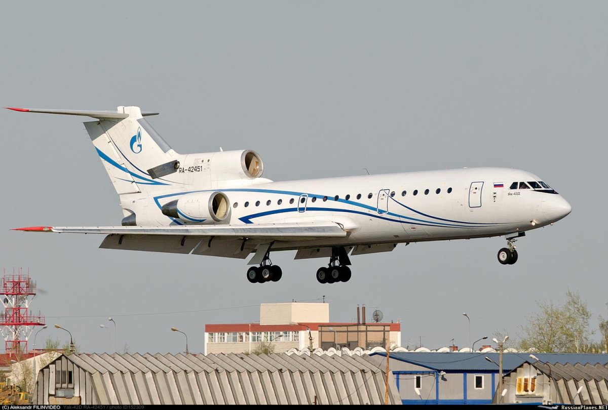 Як 42 Газпромавиа