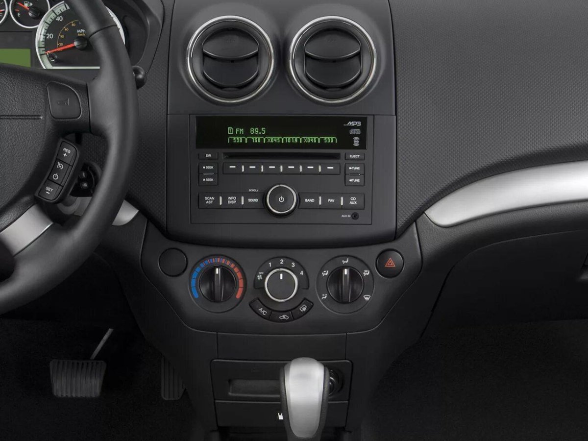 Панель Шевроле Авео 2007