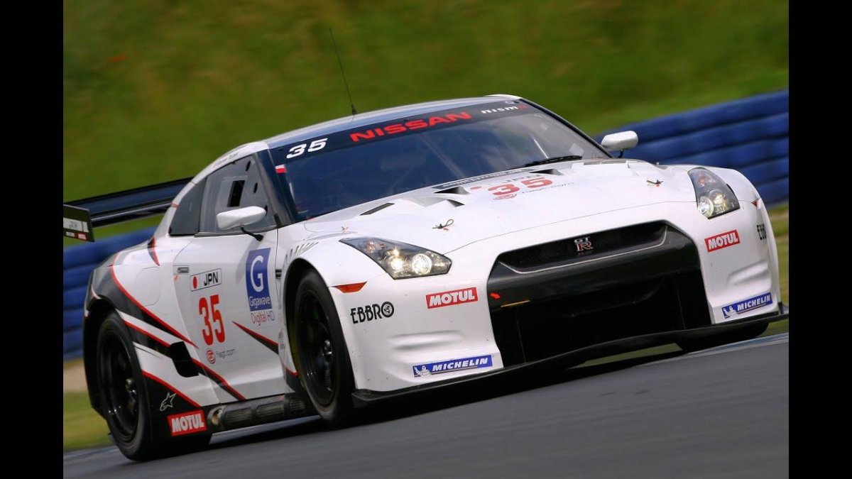 Гоночный Ниссан ГТР