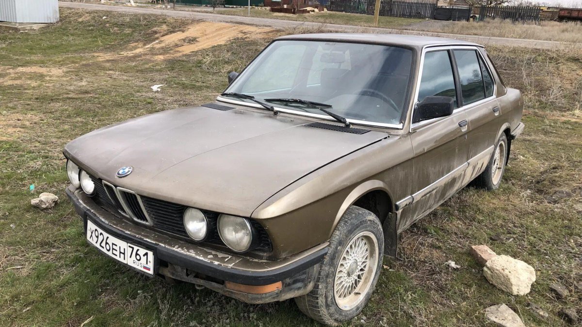 БМВ акула желтая