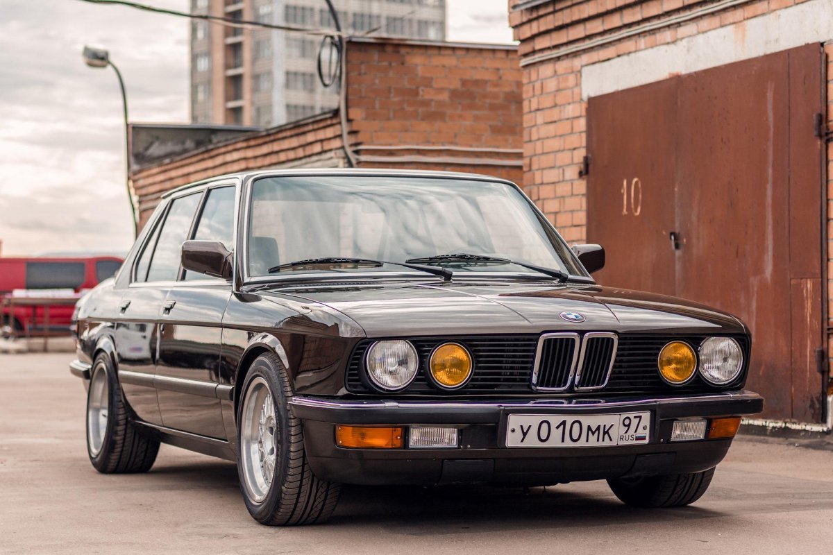 BMW 5 e28