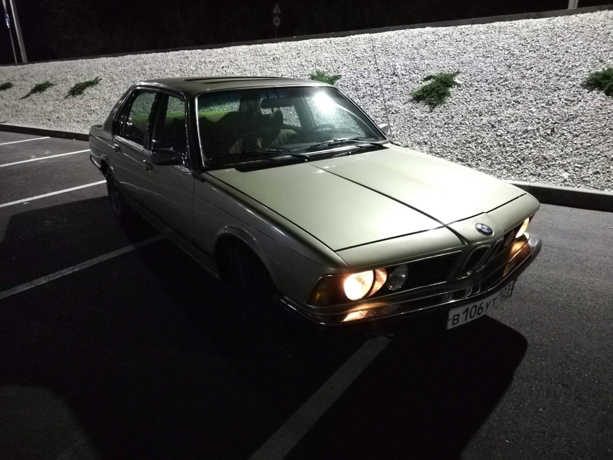 БМВ акула e23