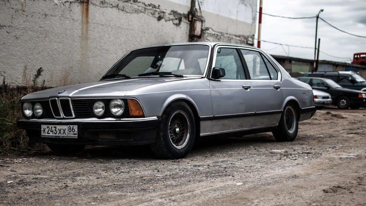 BMW 7 e23