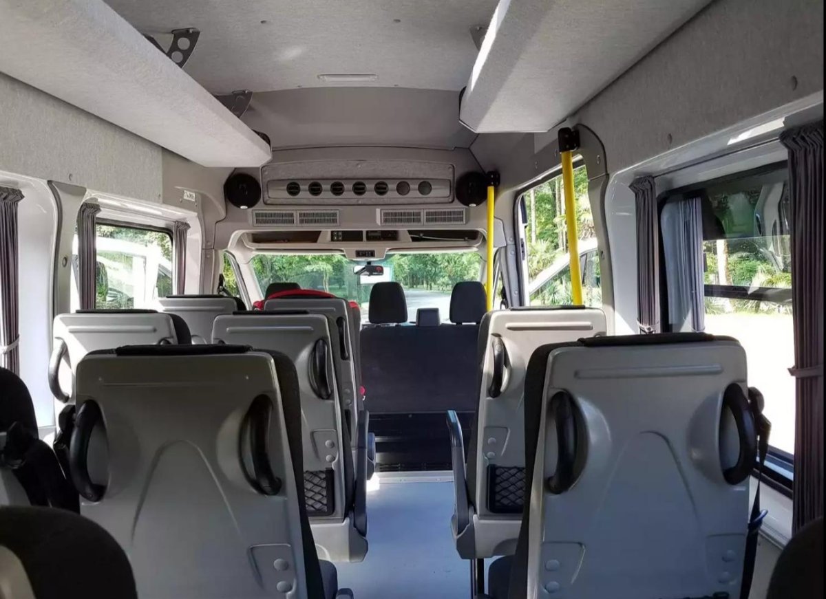 Форд Транзит 17 мест салон