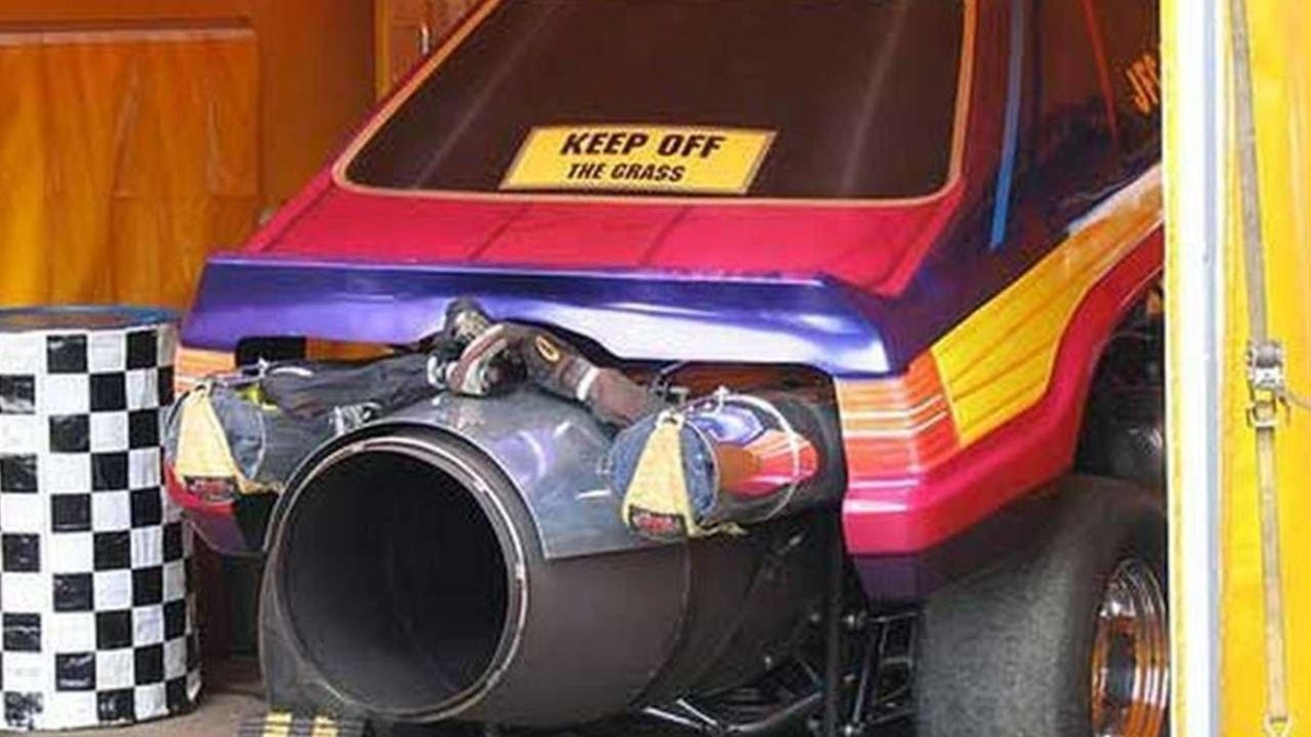 Выхлопная труба машины