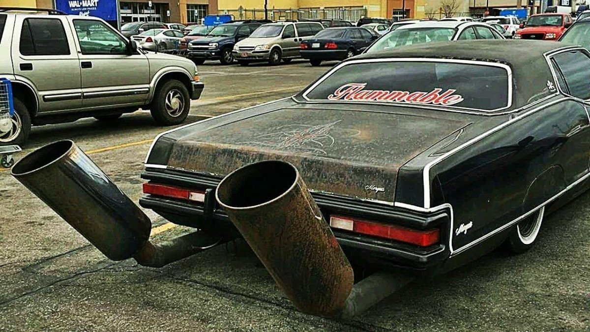 Выхлопная труба автомобиля