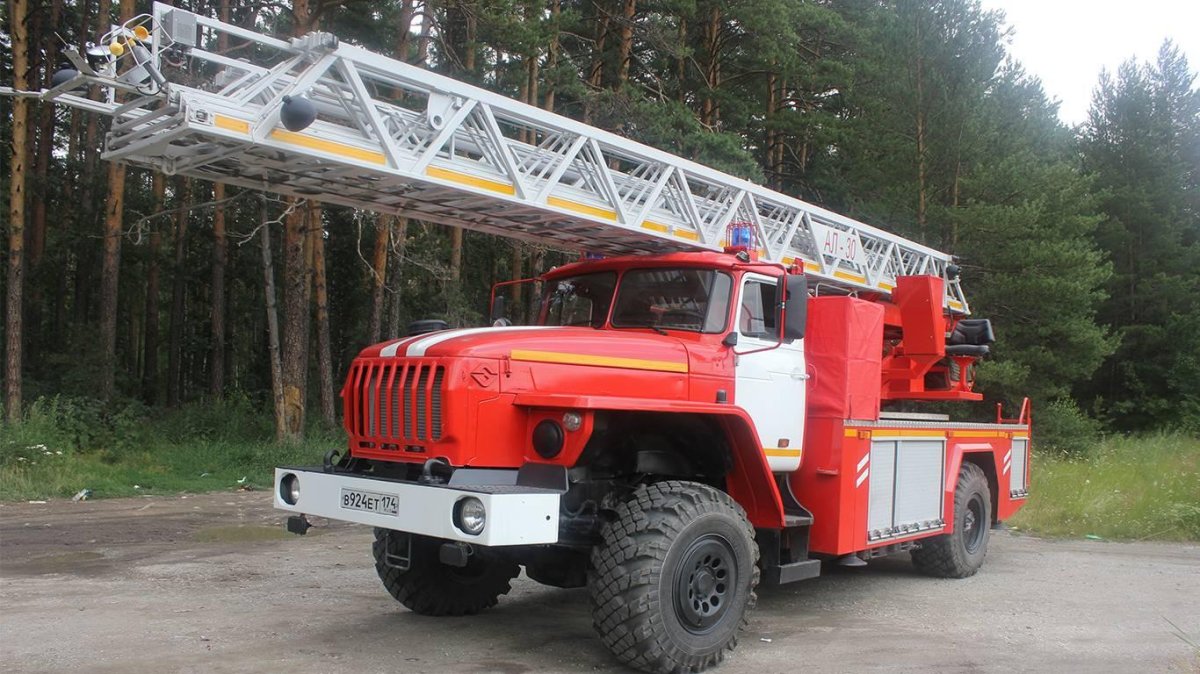 Урал 43206 пожарная автолестница