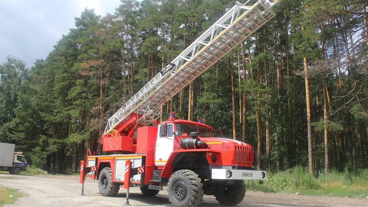 Урал 43206 пожарная автолестница