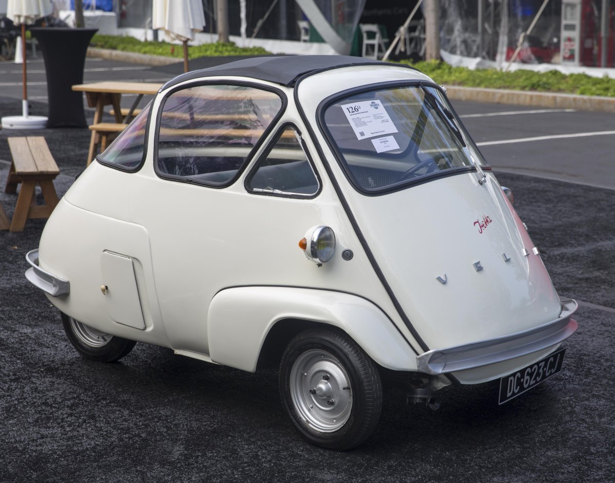 Изетта Велам