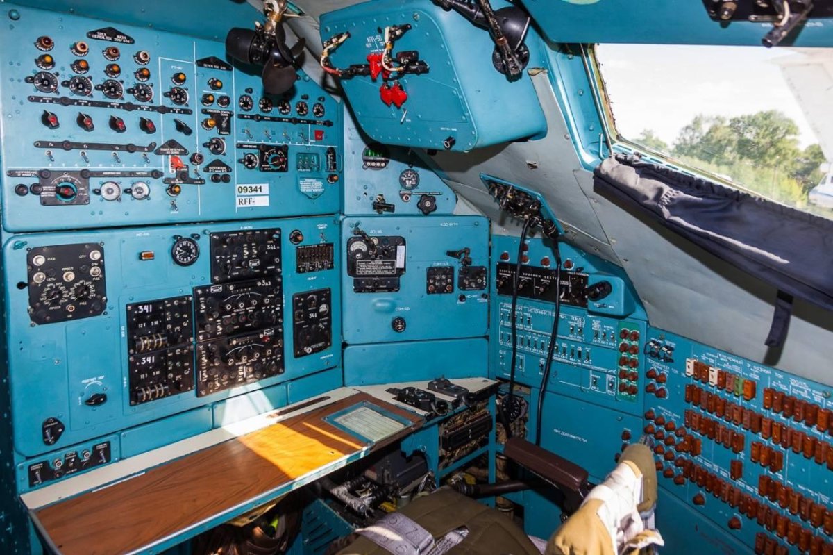 АН-22 Антей кабина