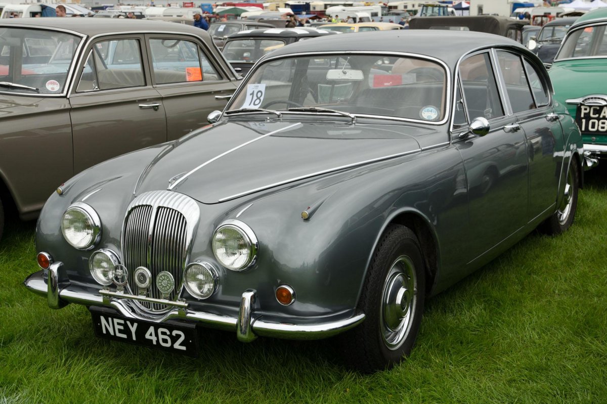 1959 Daimler v8-250