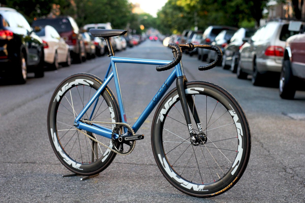 Трековый шоссейник