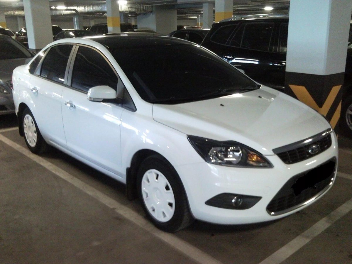 Ford Focus 2 белый тонированный