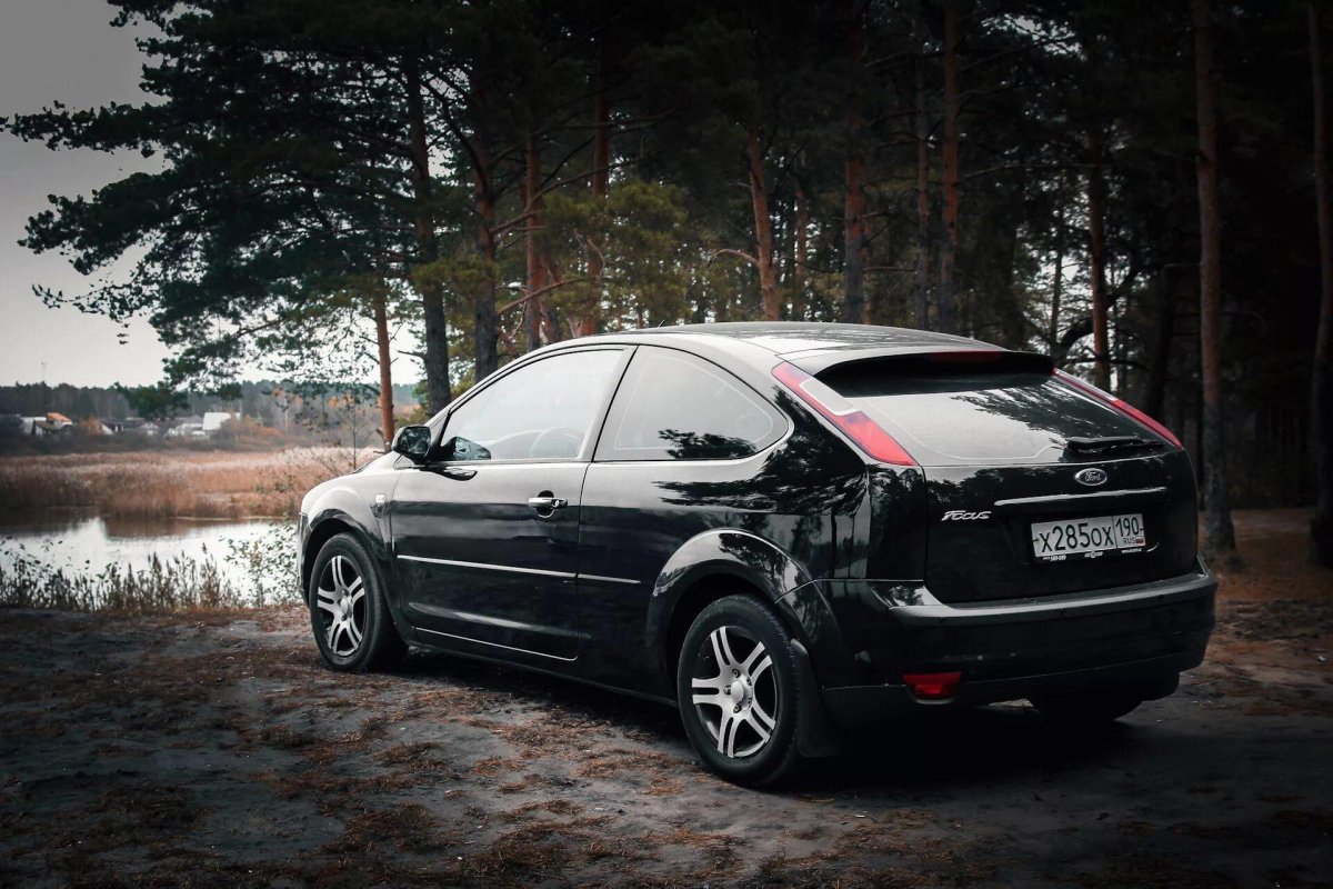 Фокус 2 черный хэтчбек