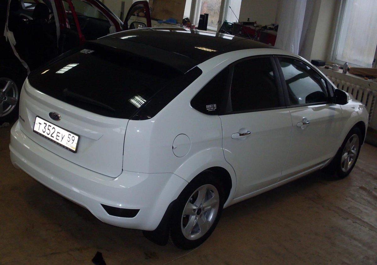 Форд фокус 2 хэтчбек белый с черной крышей