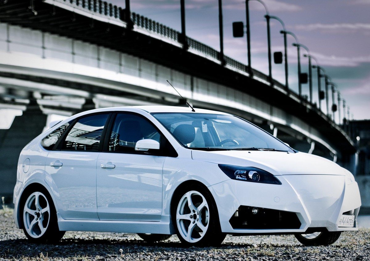 Ford Focus 1 черно белый