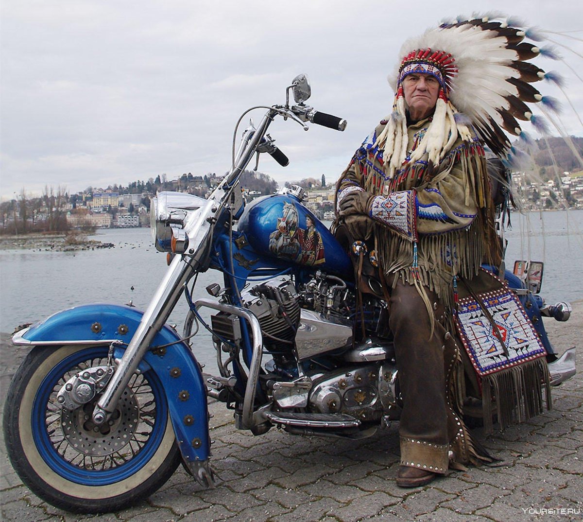 Индеец на мотоцикле