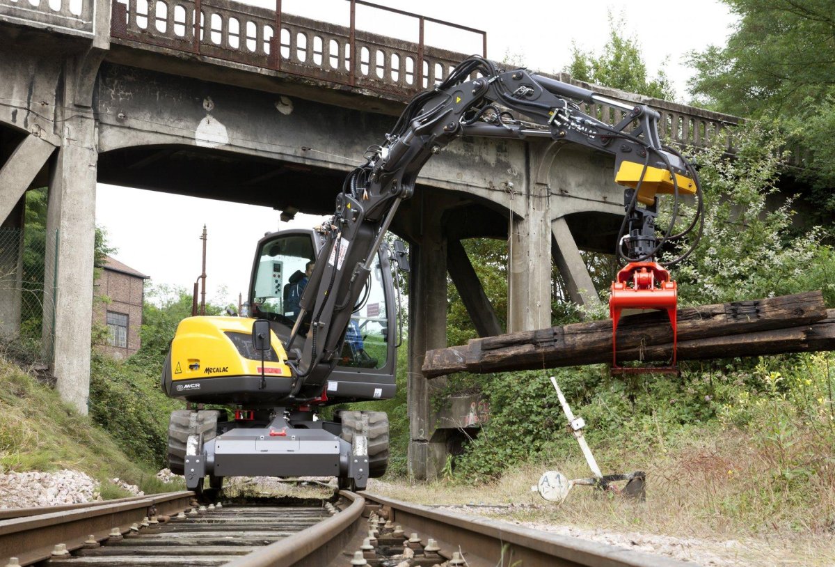 Рельсовый экскаватор