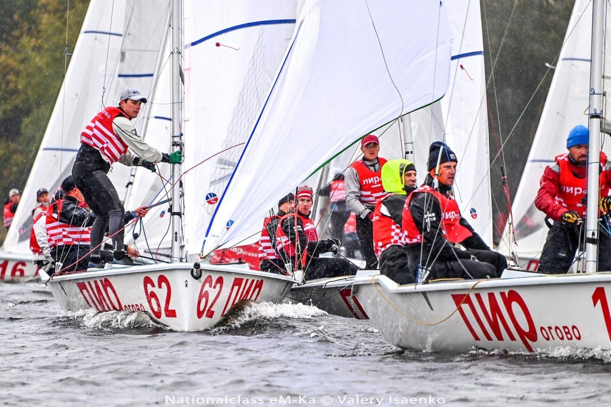 Фото первой парусной гонки