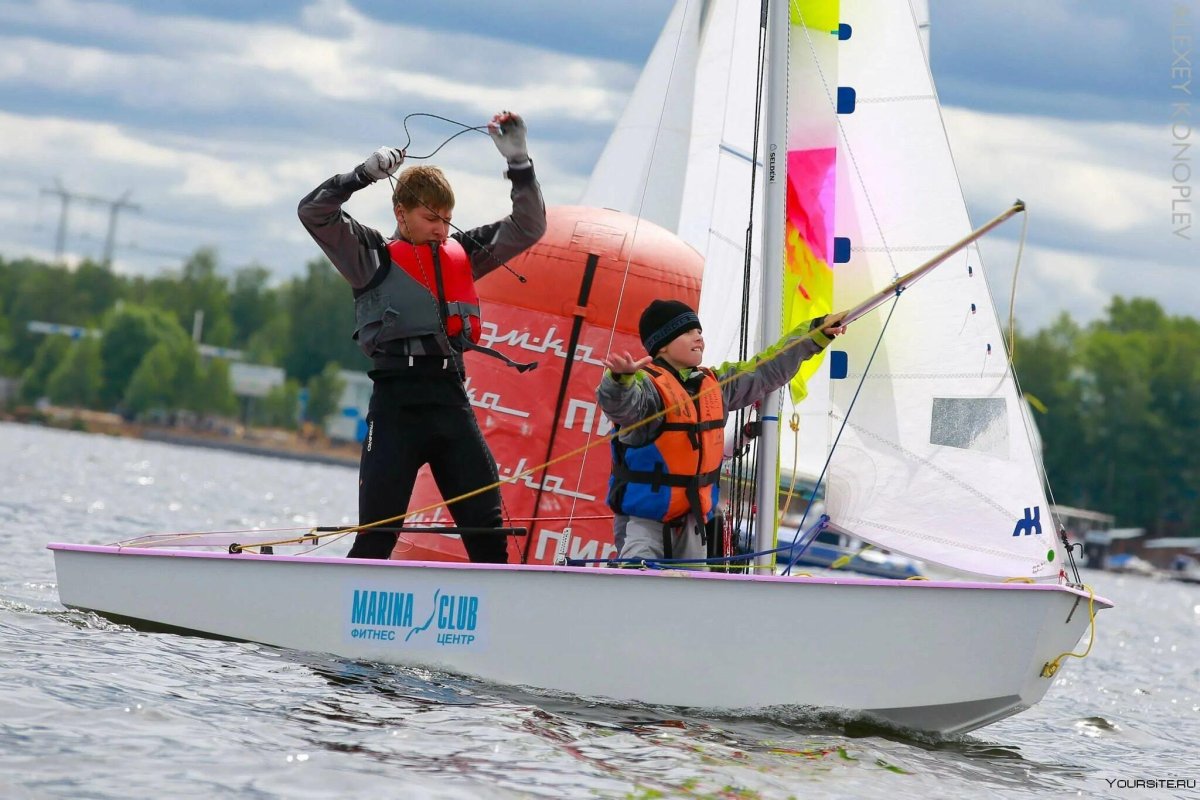 Парусная яхта кадет