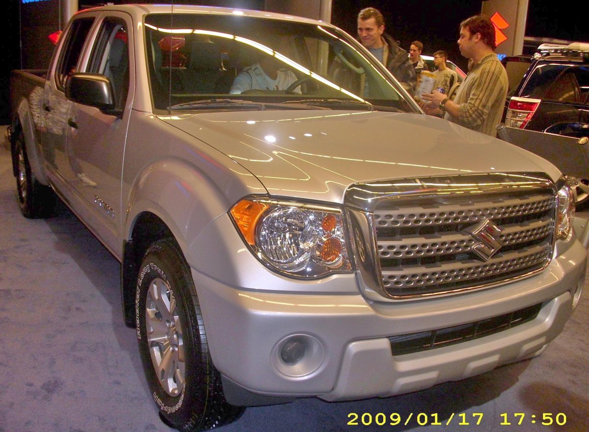 Suzuki Equator салон