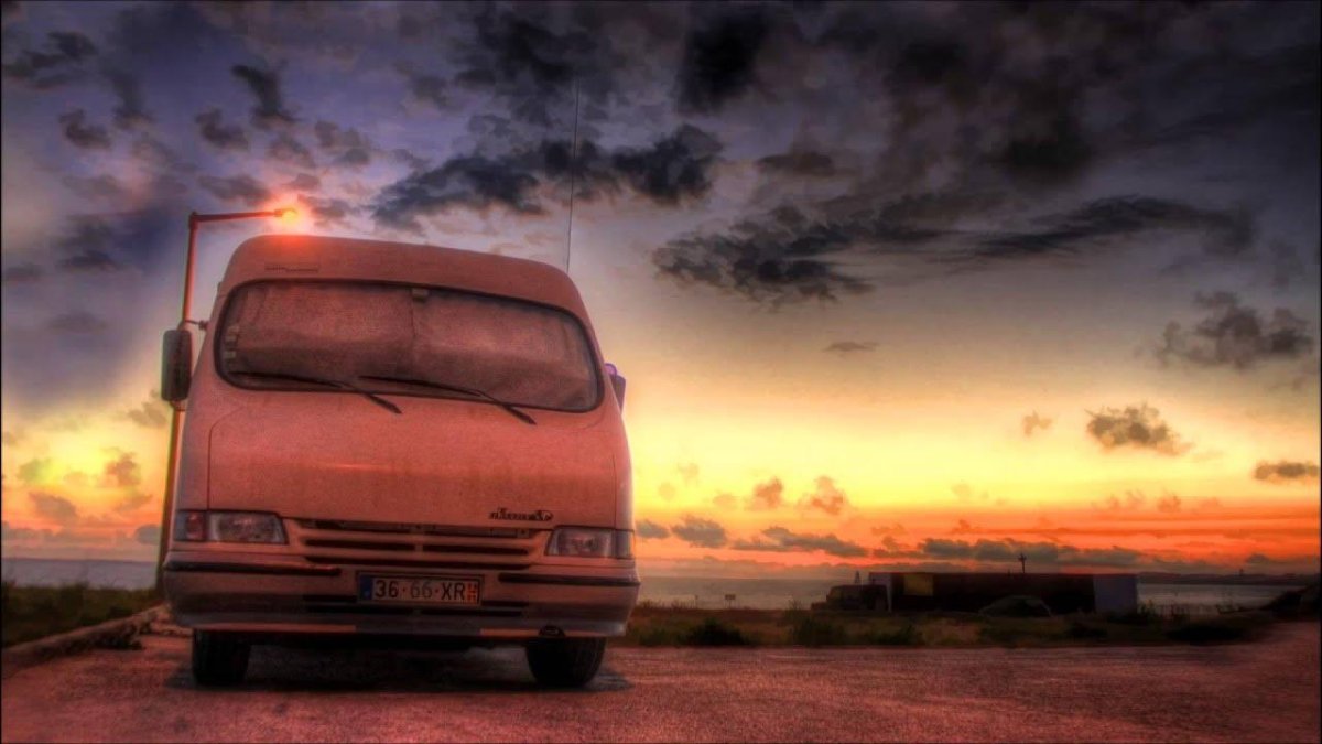 Грузовик вечером