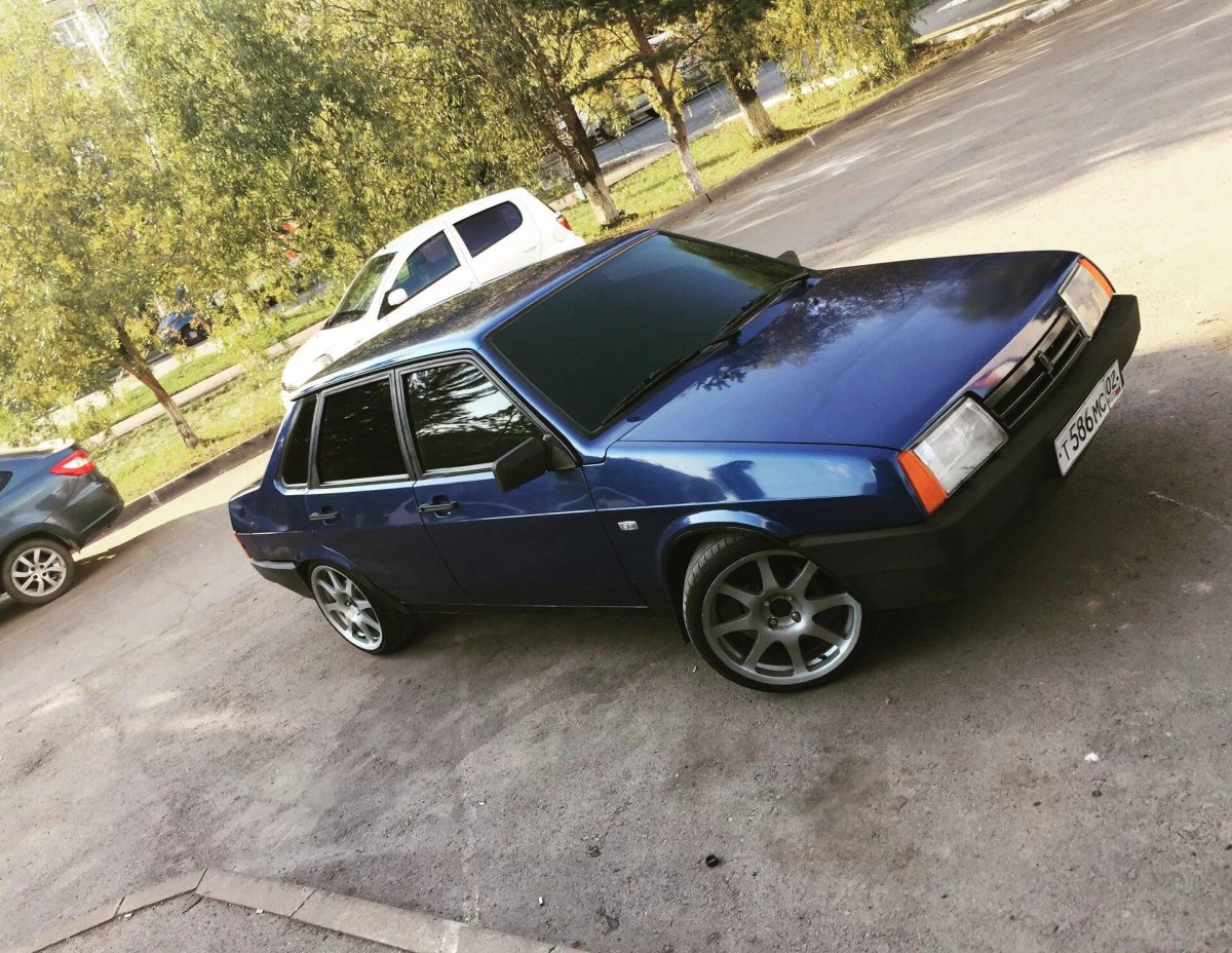 Лада 99 черная тонированная