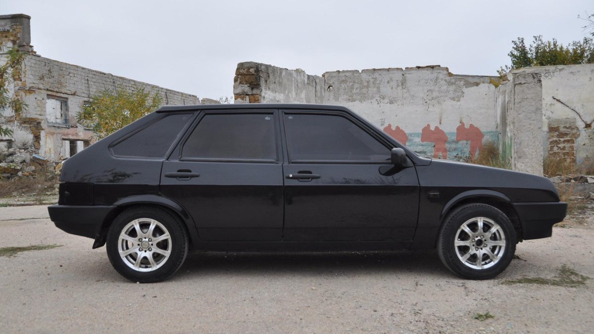 ВАЗ 2109 черная тонированная