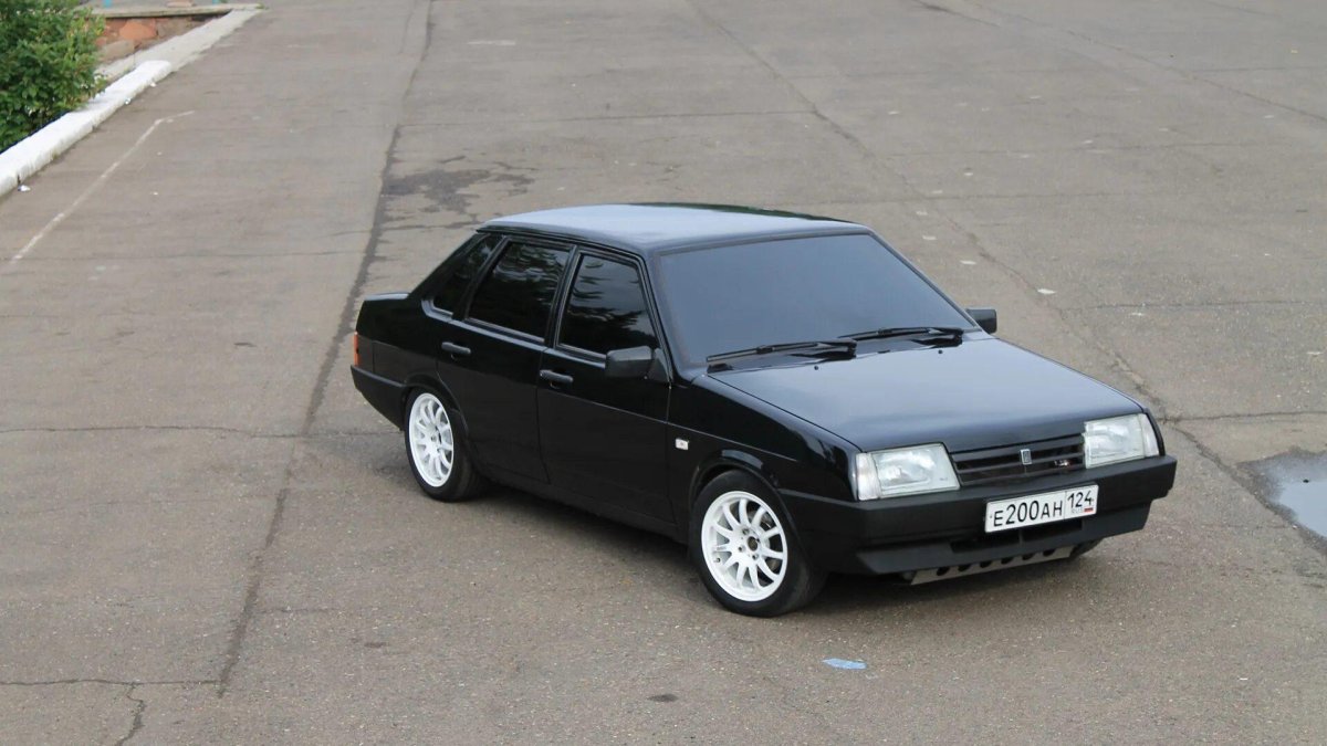 ВАЗ 21099 черная тонированная