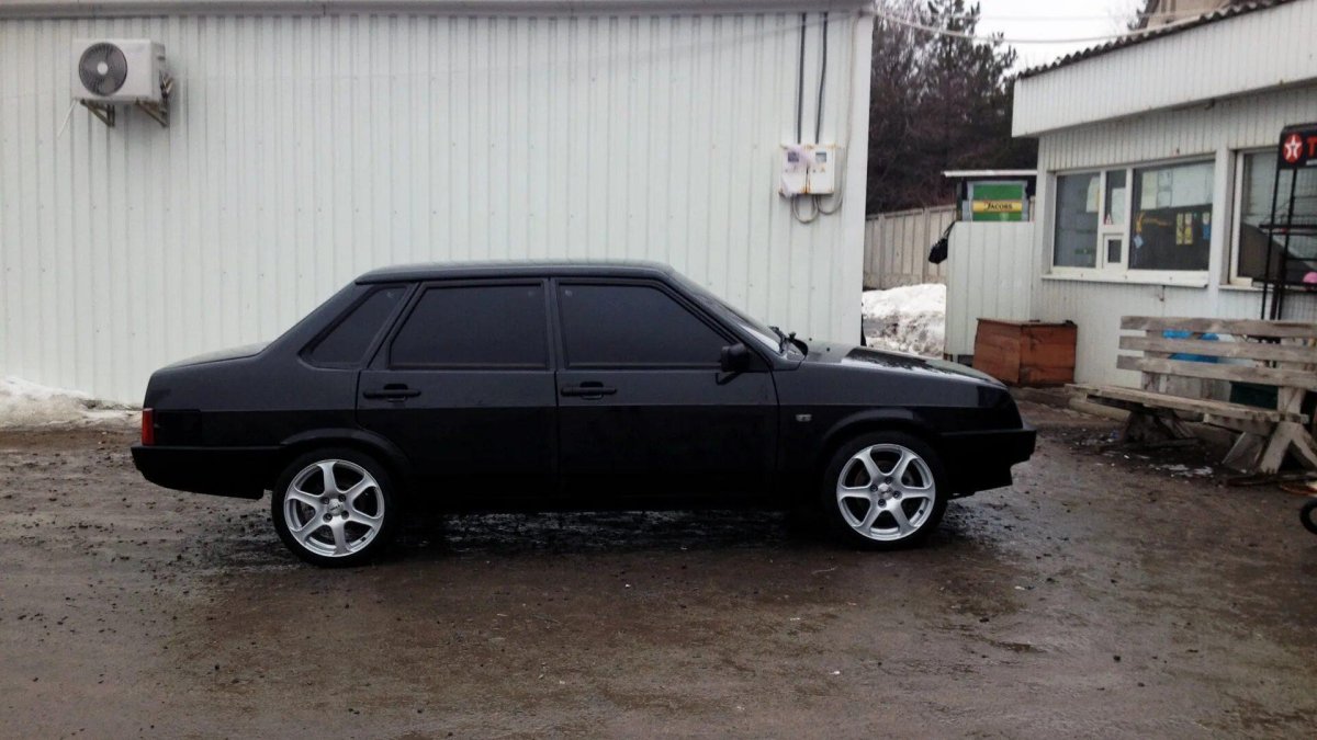 ВАЗ 21099 черная r15