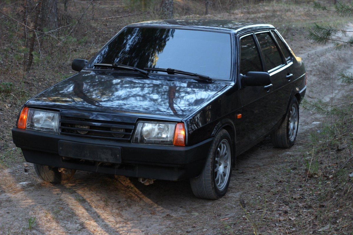 ВАЗ 21099 черная