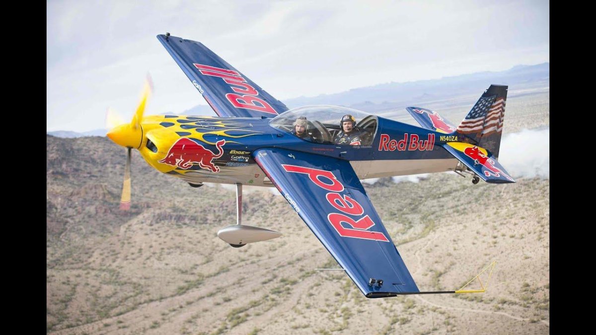 Самолет ред Булл