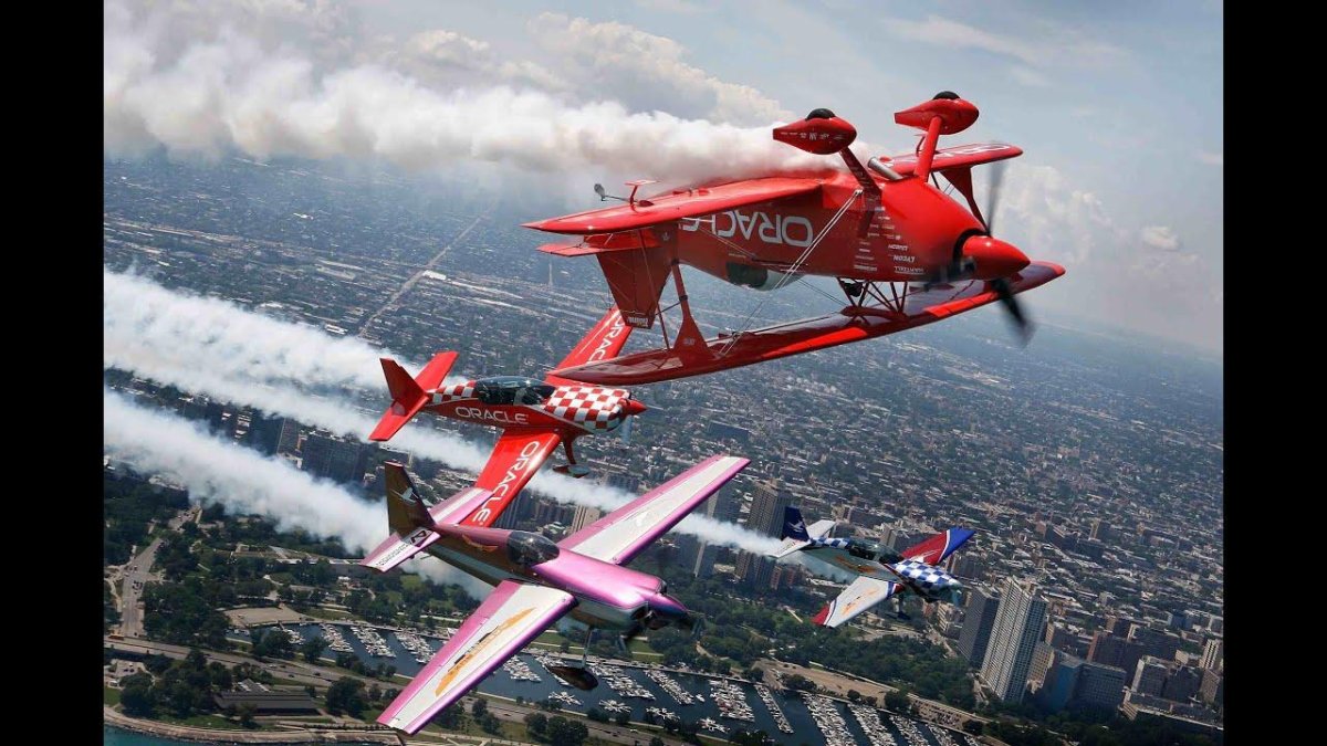 Stunt самолет