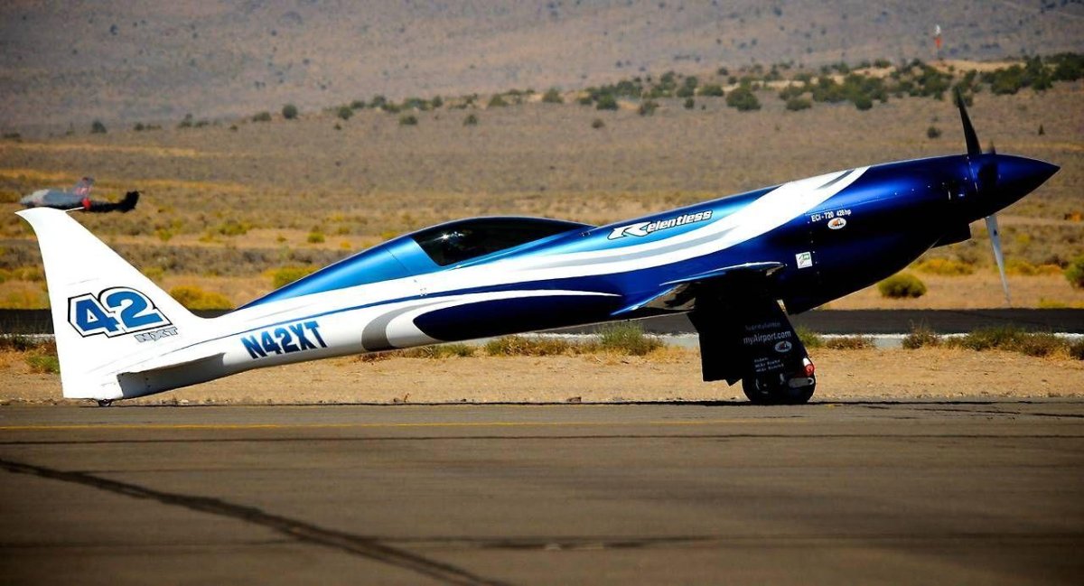 Гоночный самолёт