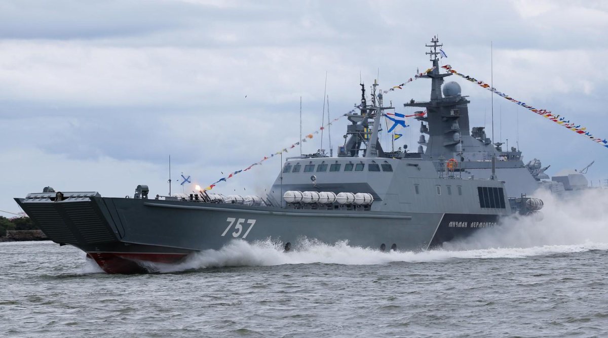 Мичман Лермонтов десантный катер