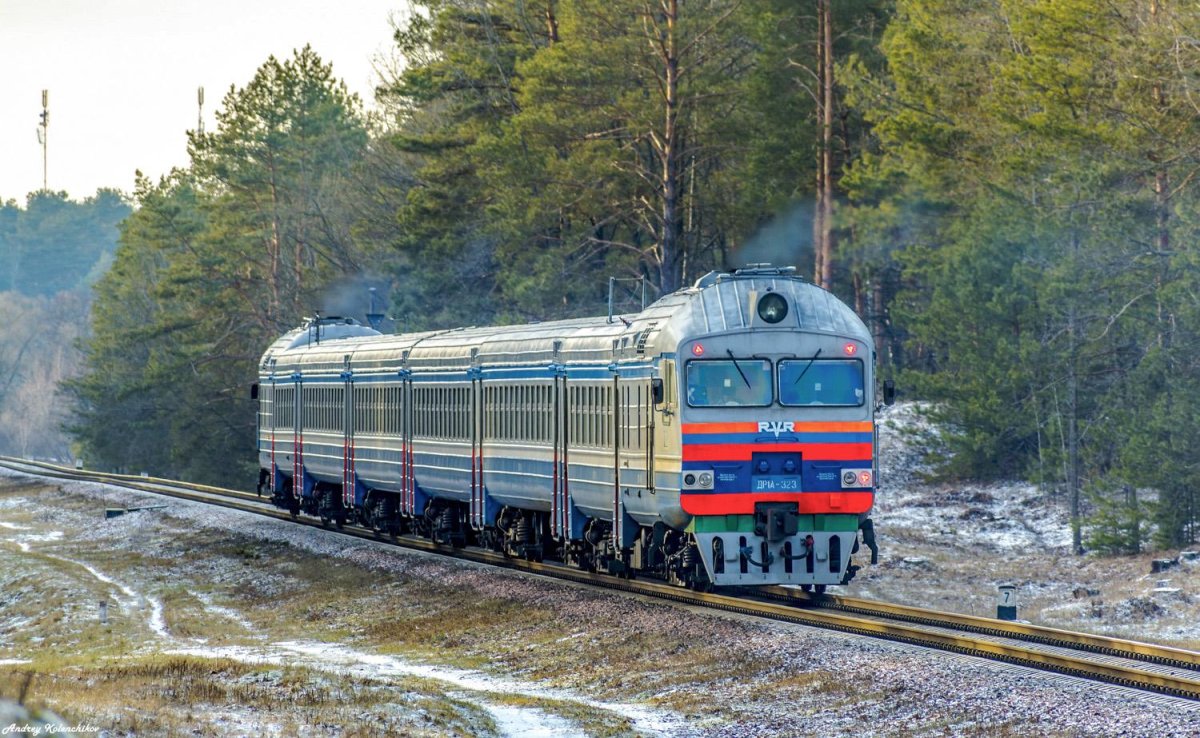 Локомотив поезд