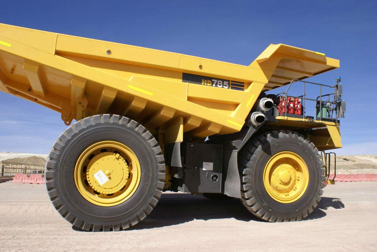 Самосвал Комацу HD 785