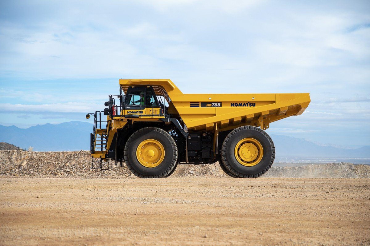 Автосамосвал Komatsu hd785