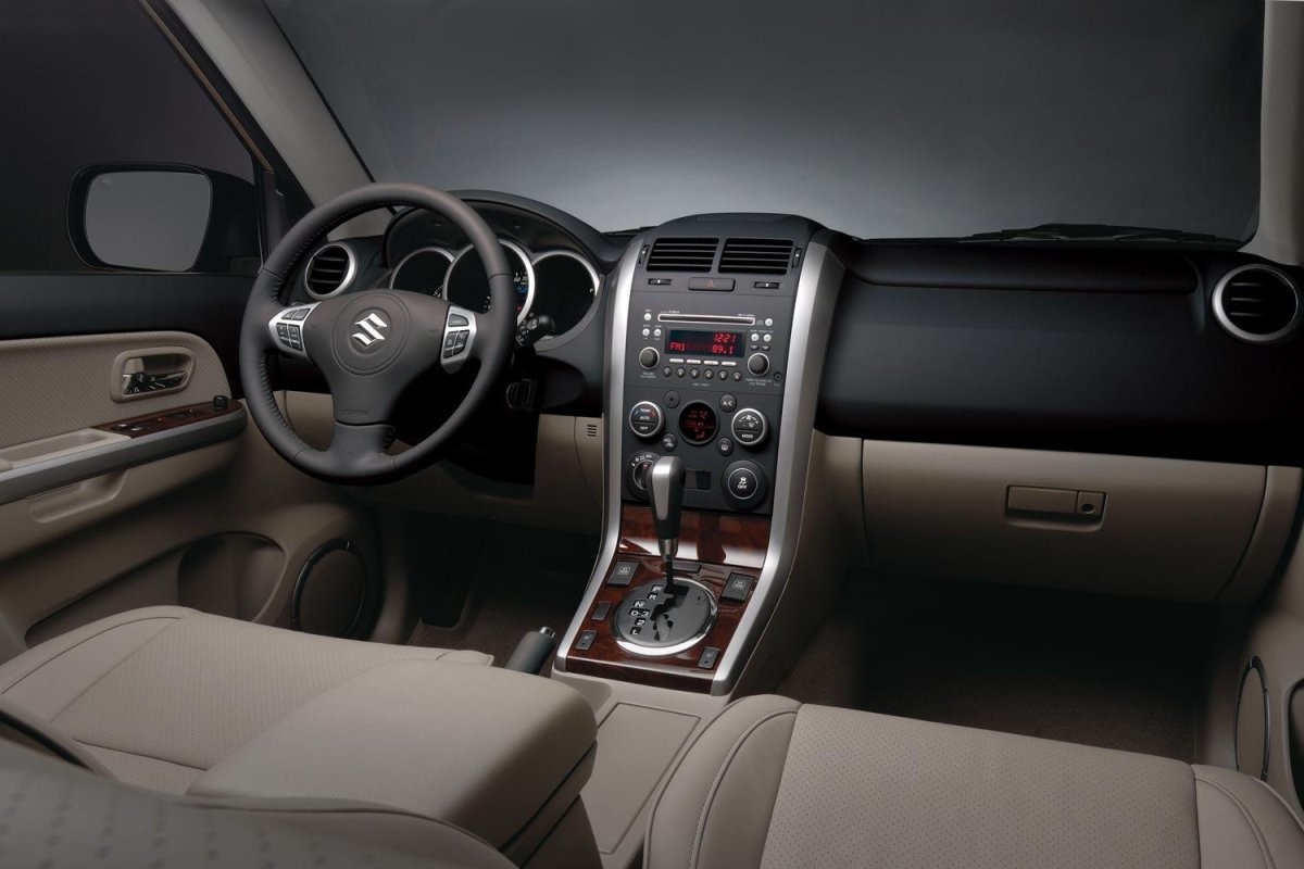Suzuki Grand Vitara 2011 салон