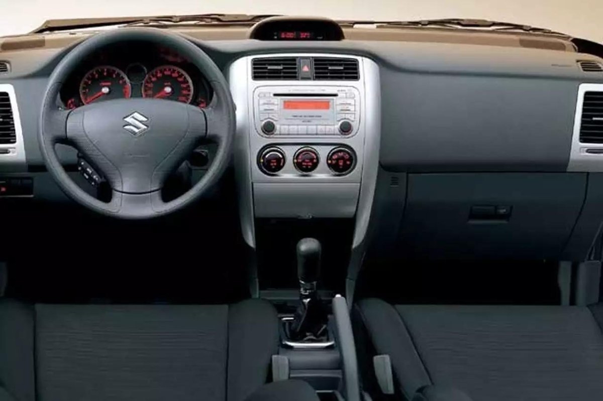 Сузуки Лиана 2007 седан салон