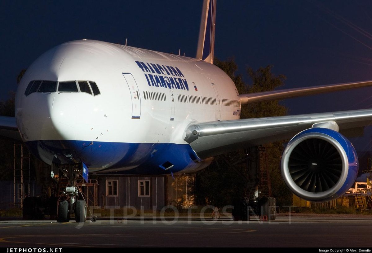 Боинг 777 Трансаэро